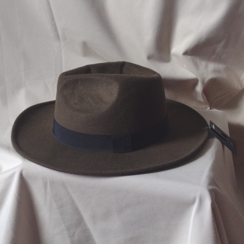 Felt hat